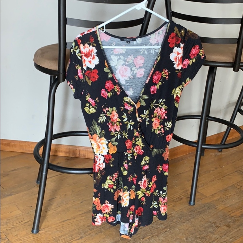 Floral romper with sleeves